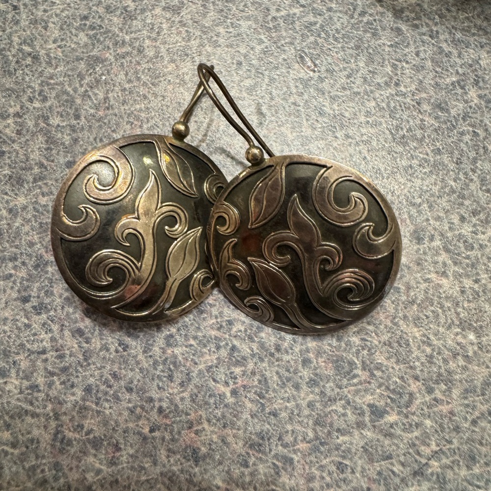 Silpada Dark Silver Swirl Disc Earrings